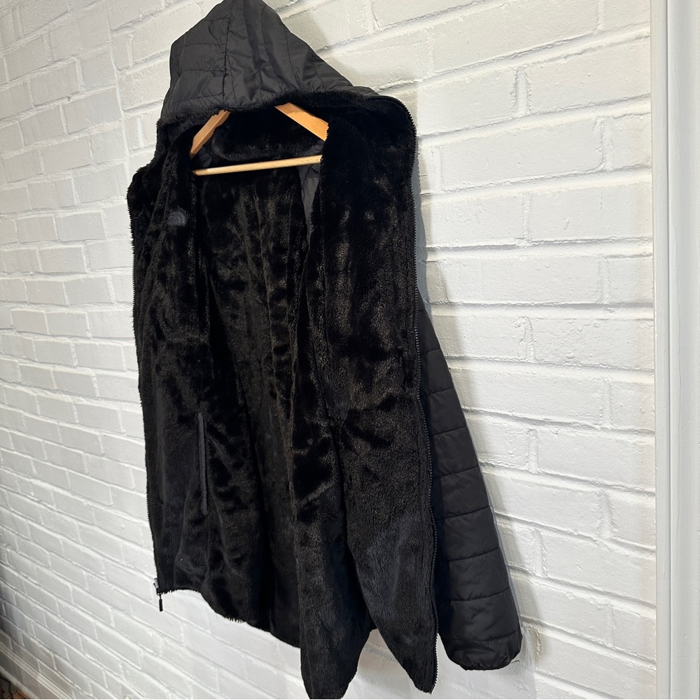 The North Face Mossbud Reversible Parka in Asphalt Grey - Picture 9 of 12
